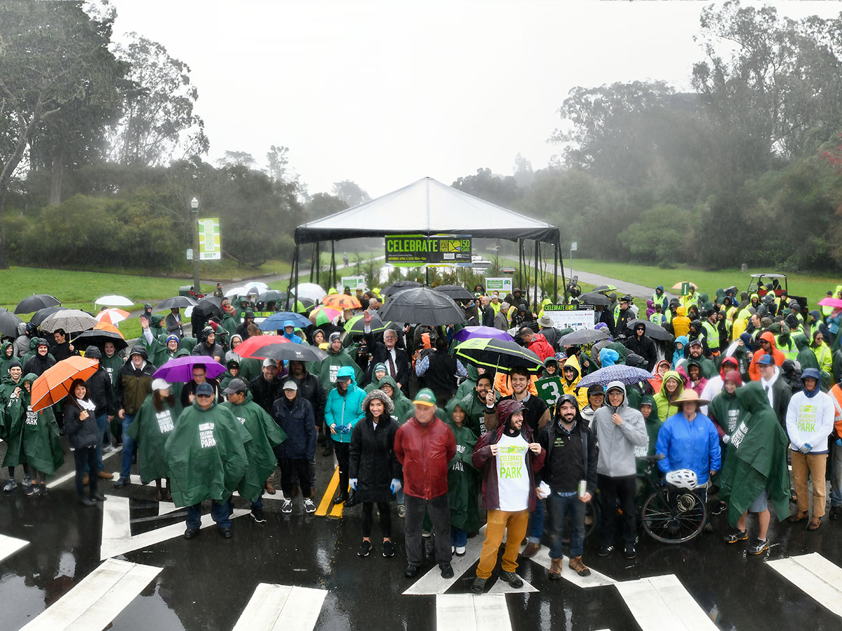 1200_Volunteers-Group-Photo